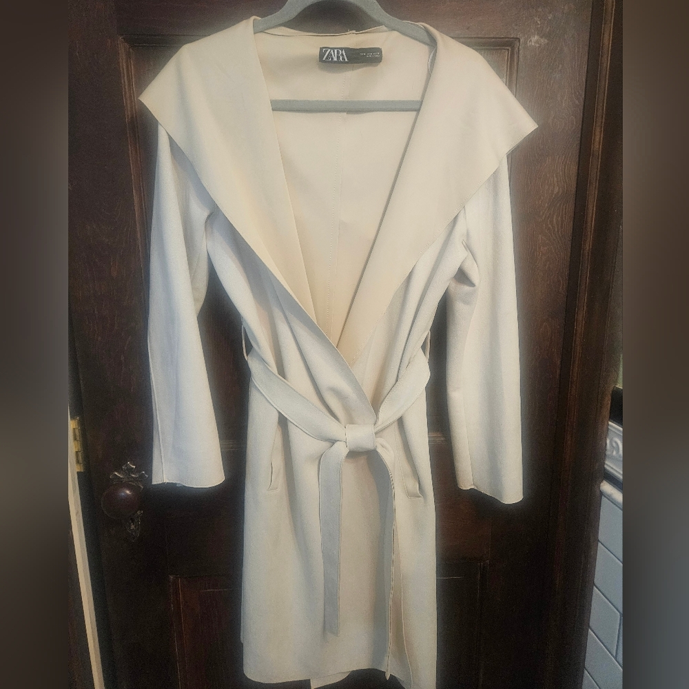 ZARA SUEDED, BELTED,HOODED UNLINED 3/4 JKT.EUC.LOOKS LOVELY ON.POCKETS TOO!!